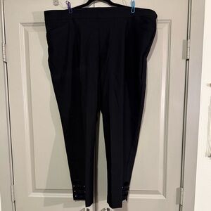 Roz & Ali Black Ankle Pants